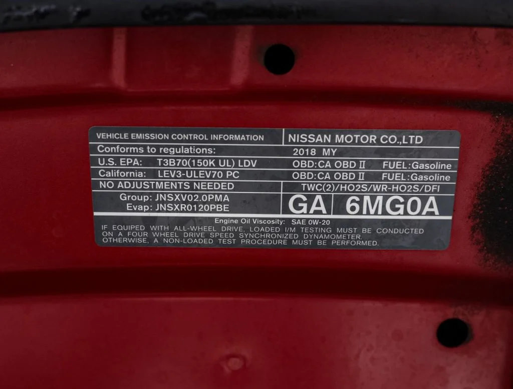 Used 2018 Red Nissan S image 31