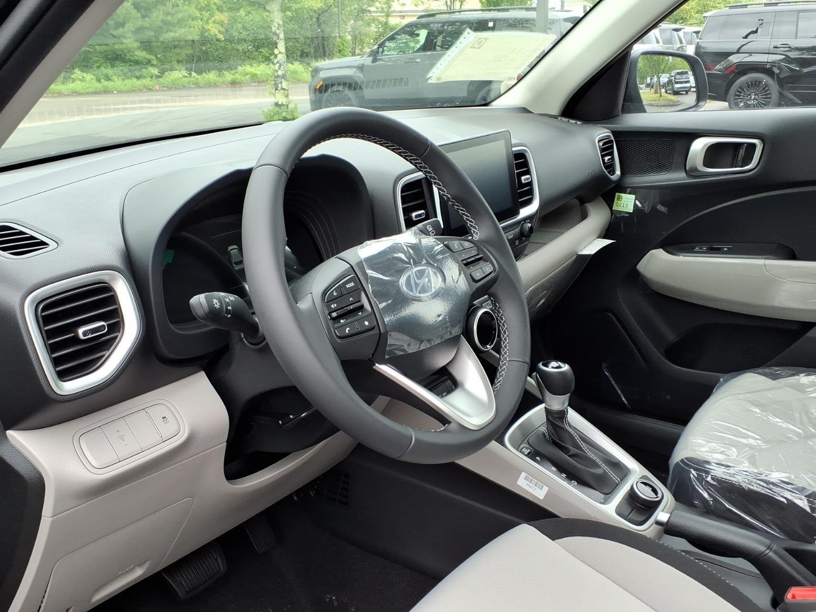 Certified Used 2025 Onyx Black Hyundai SEL image 11