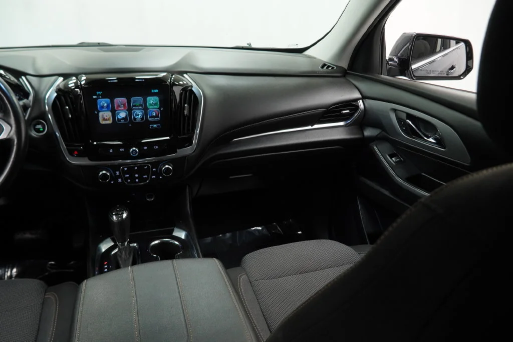Certified Used 2018 GRAPHITE METALLIC Chevrolet LT Cloth image 16