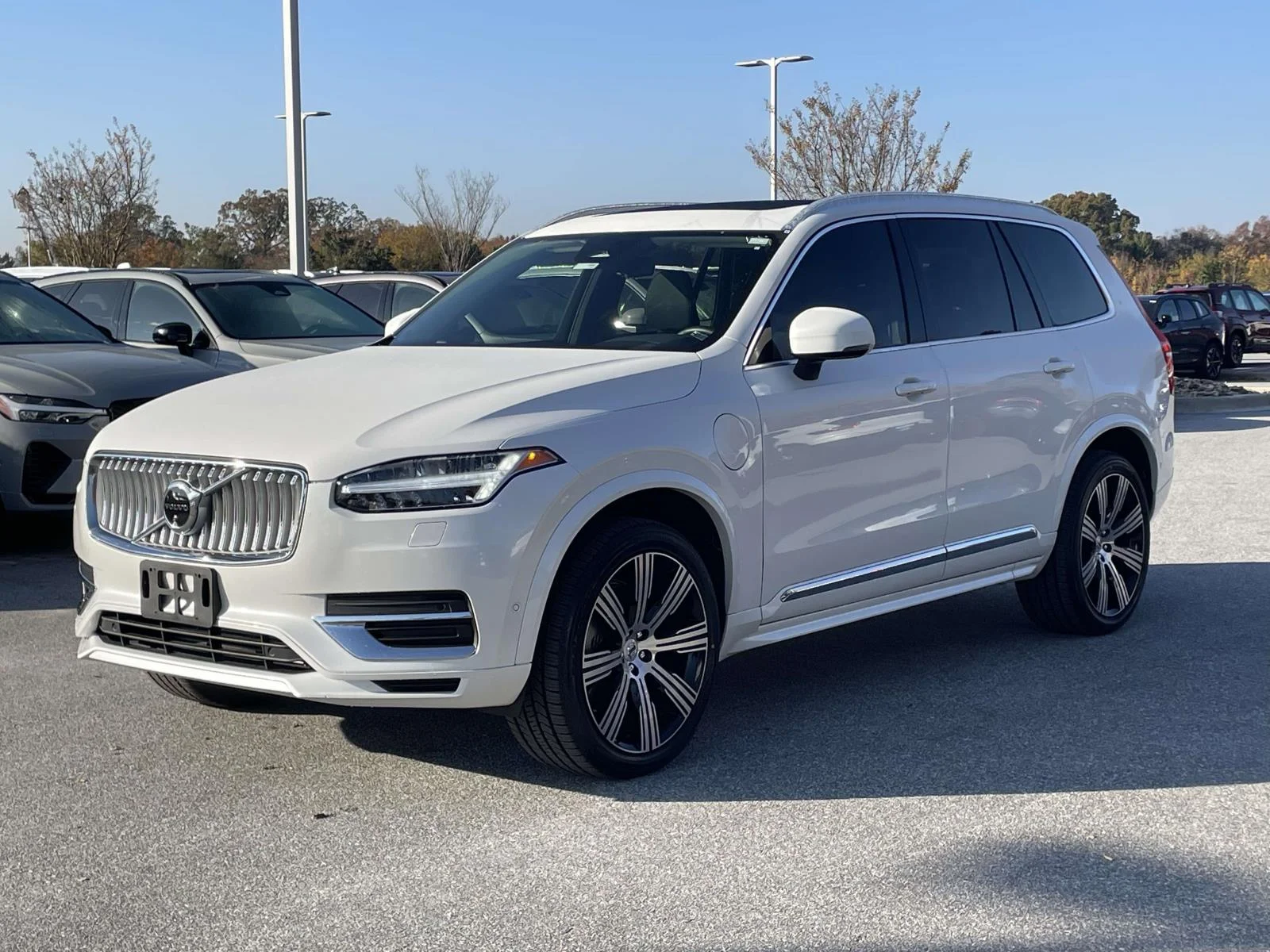 Used 2025 Crystal White Metallic Volvo Plus image 24