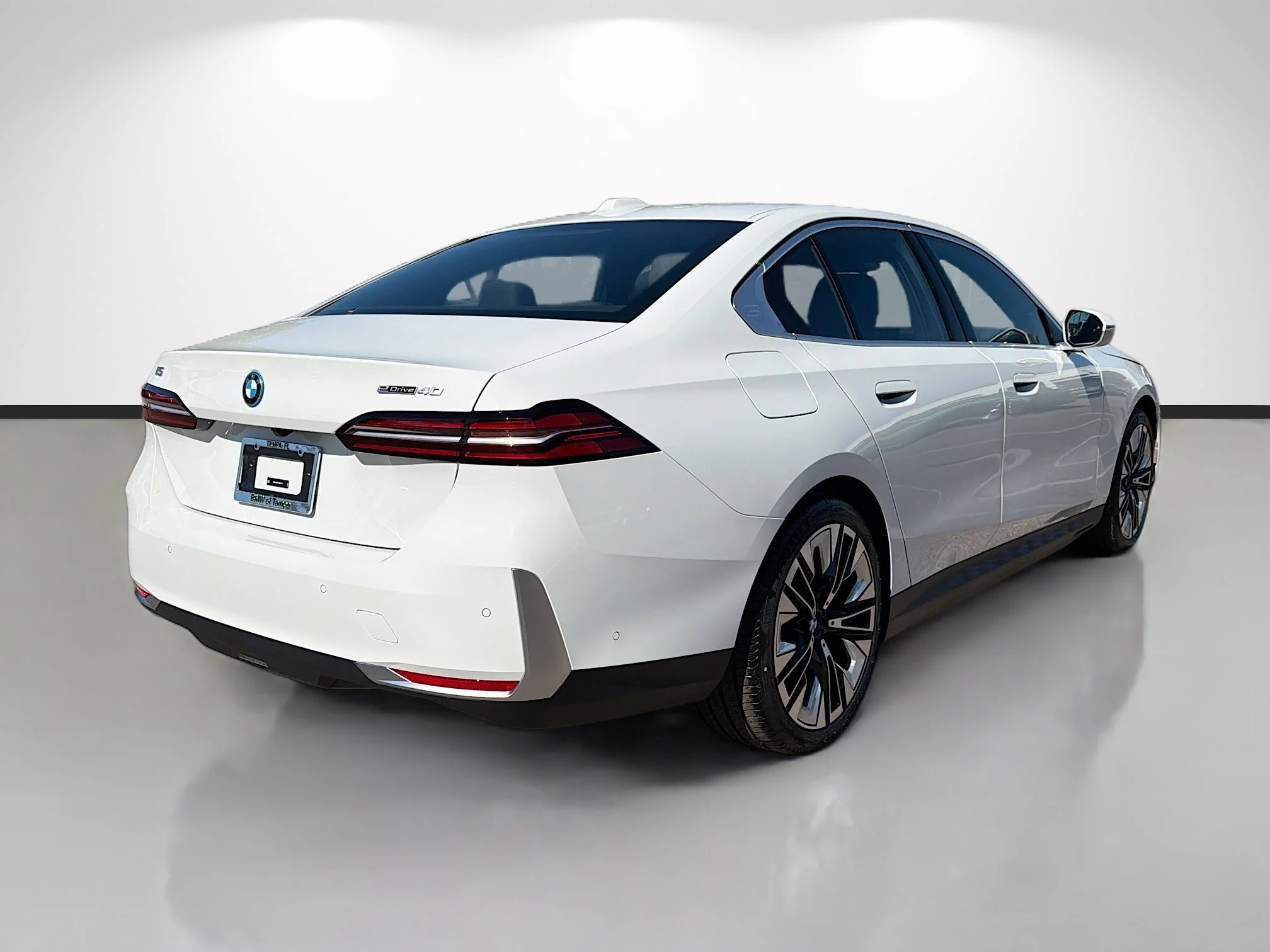 New 2026 Alpine White BMW eDrive40 image 3