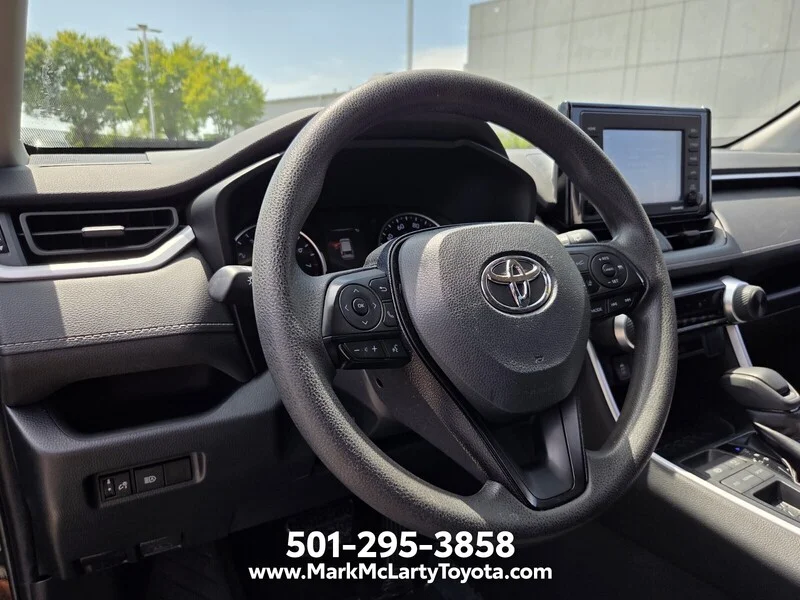 Used 2020 Midnight Black Metallic TOYOTA LE FWD image 10