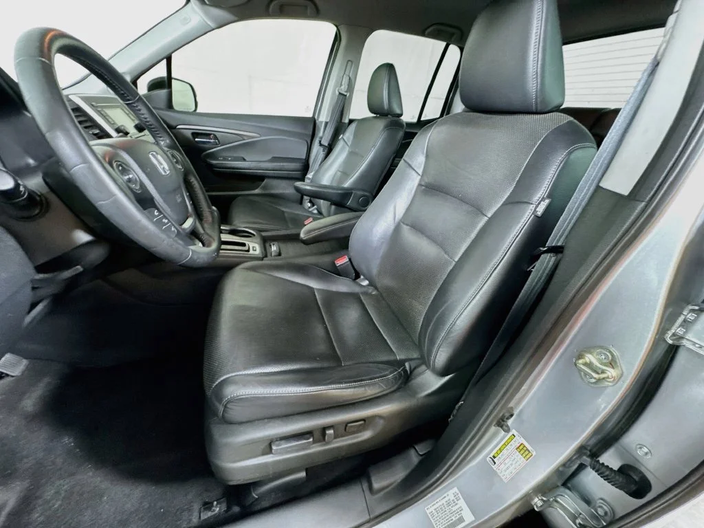 Used 2017 Modern Steel Metallic Honda RTL image 24