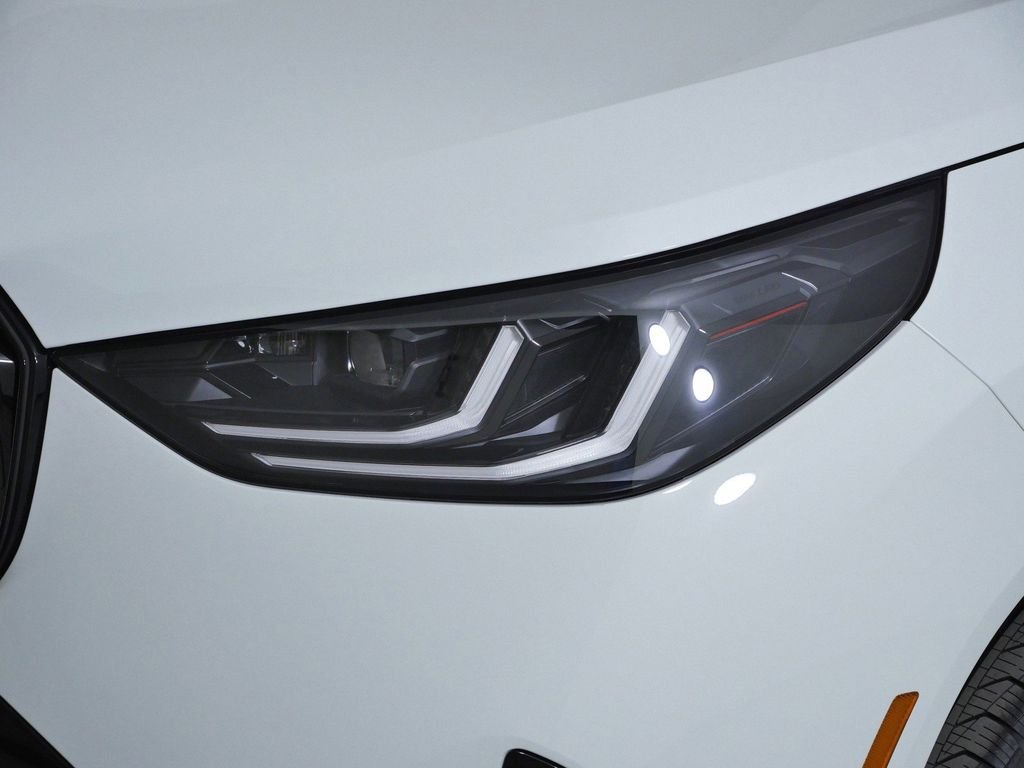 New 2026 Alpine White BMW M50 xDrive image 3