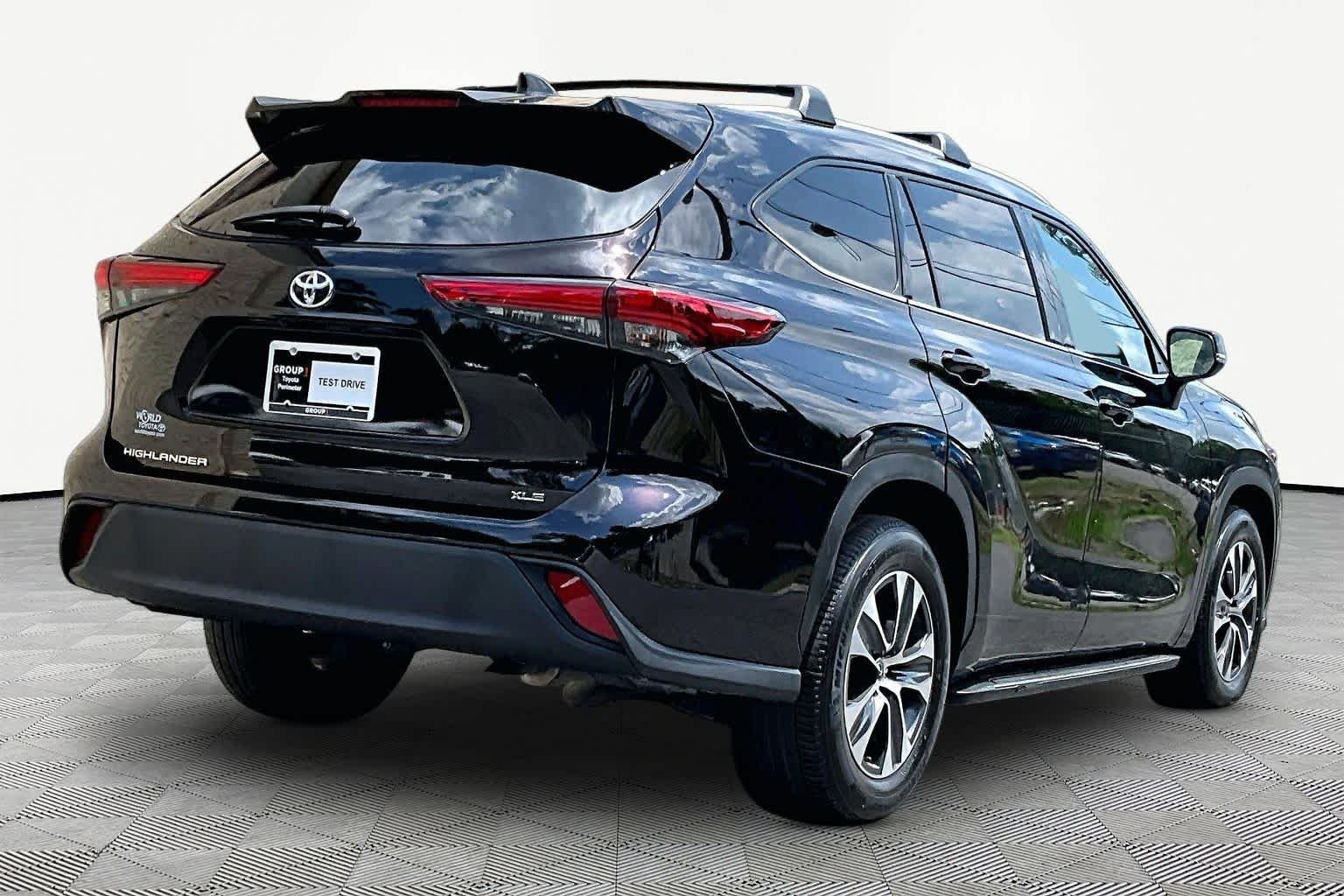 Used 2022 Opulent Amber Toyota XLE image 13