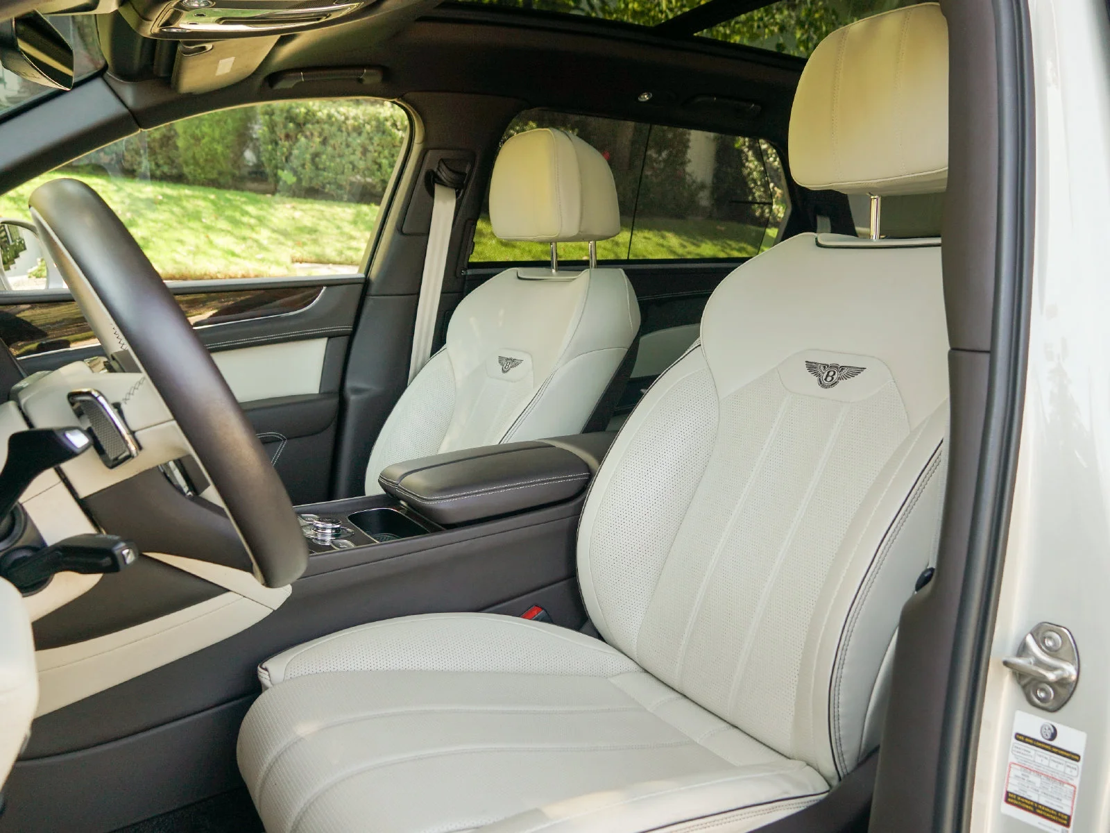 Certified Used 2023 White Sand by Mulliner Bentley  image 17