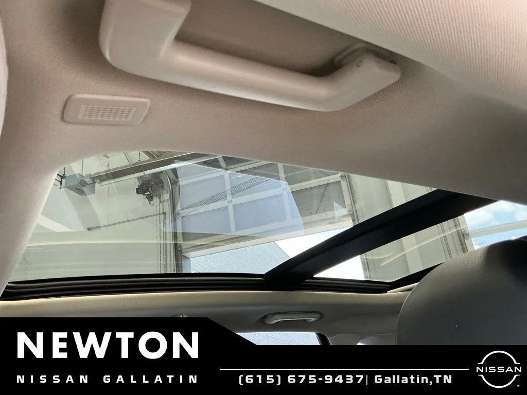 Used 2019 White Platinum Clearcoat Metallic Ford Titanium image 8