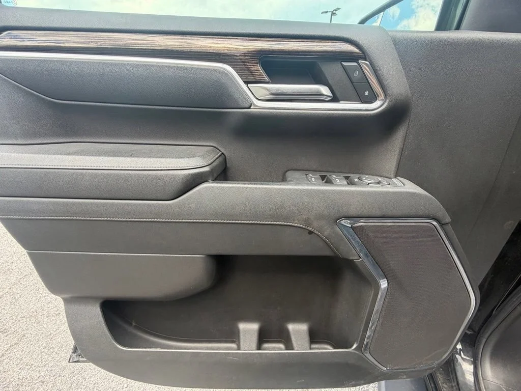 Used 2023 Onyx Black GMC Elevation image 20