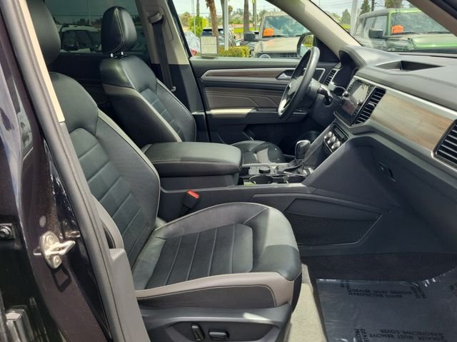 Certified Used 2021 Deep Black Pearl Effect Volkswagen SEL Premium image 21