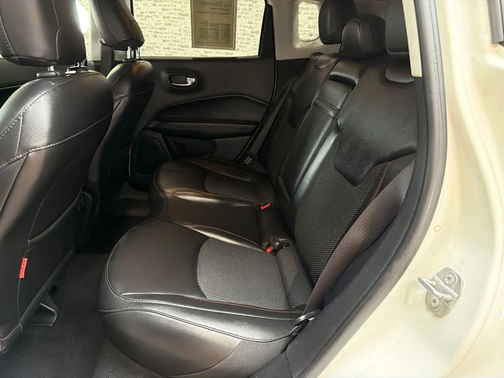 Used 2019 White Clearcoat Jeep Trailhawk image 14