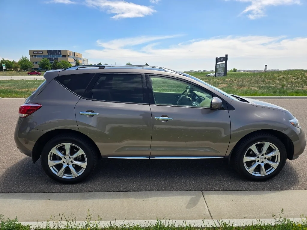 Used 2014 Tinted Bronze Metallic Nissan LE image 6