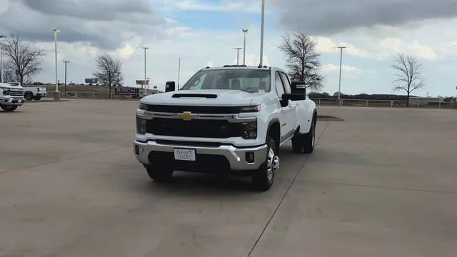 New 2026 Summit White Chevrolet LT DRW image 4