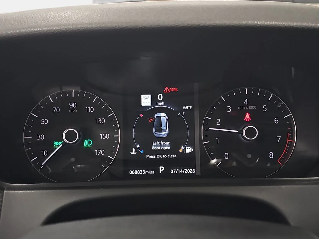 Used 2018 White Land Rover S image 21
