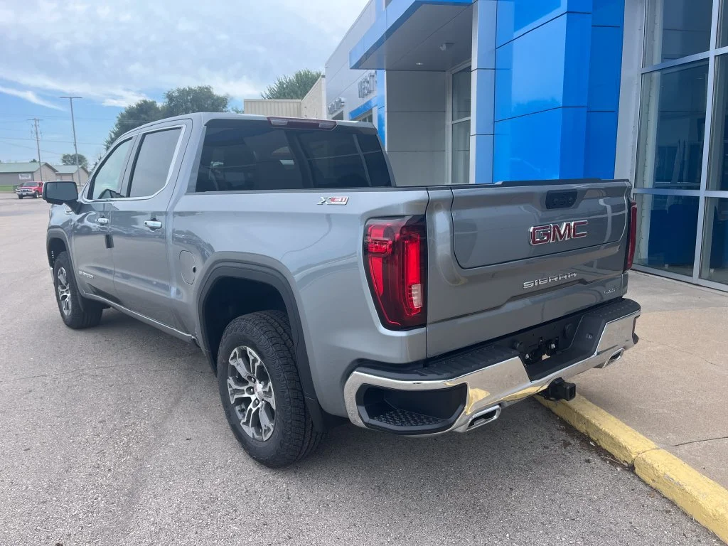 2026 GMC Sierra 1500 SLT - Photo 6