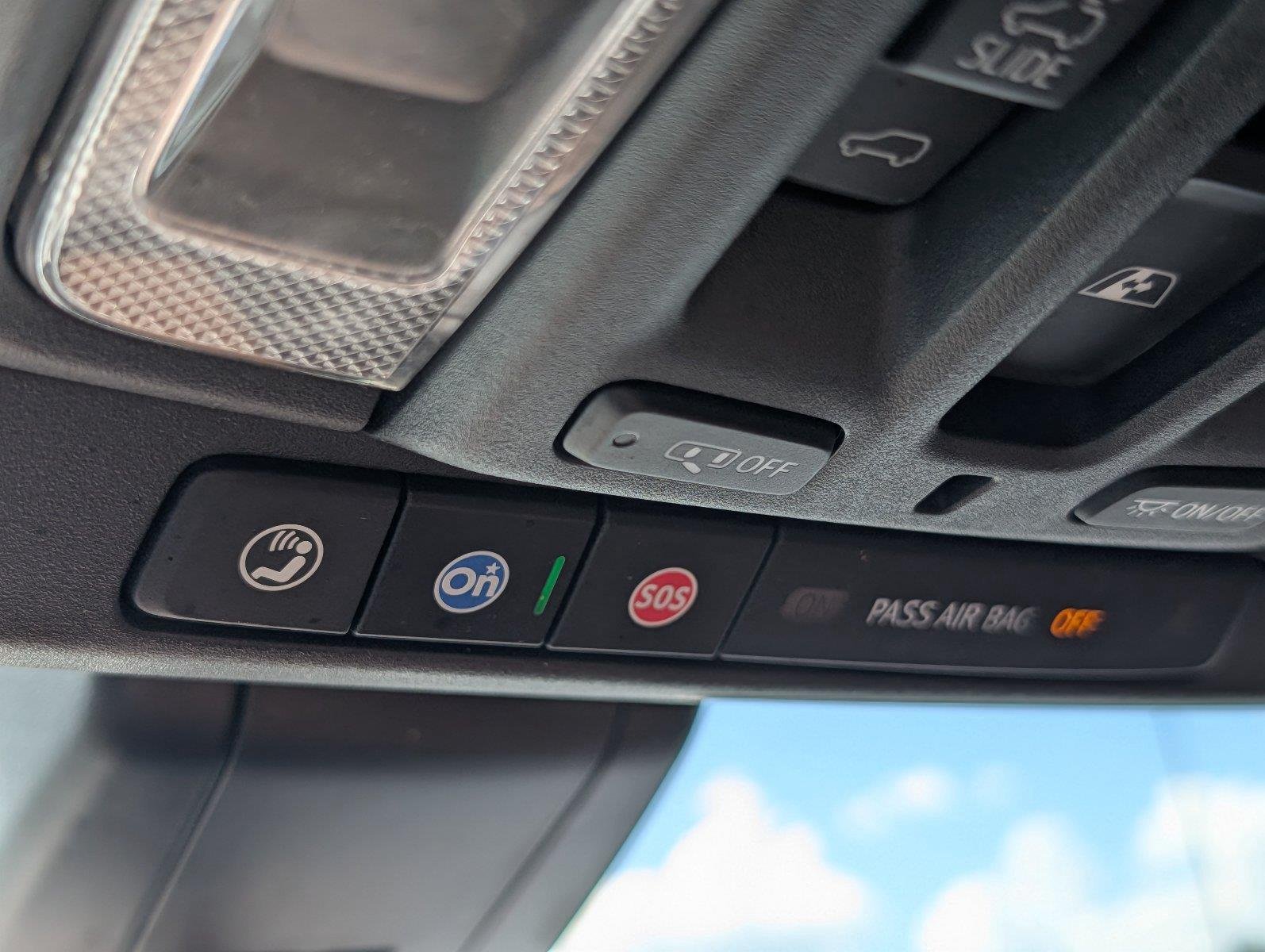 Used 2020 IRIDESCENT PEARL TRICOAT Chevrolet High Country image 32