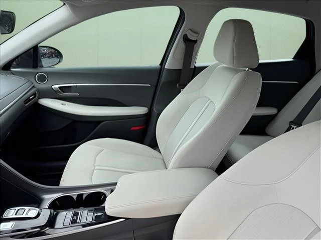 Used 2023 Black Hyundai Blue image 9