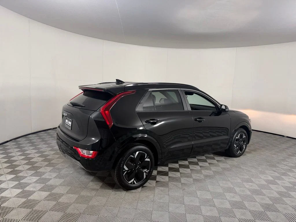 Used 2025 Black Kia Wind image 7