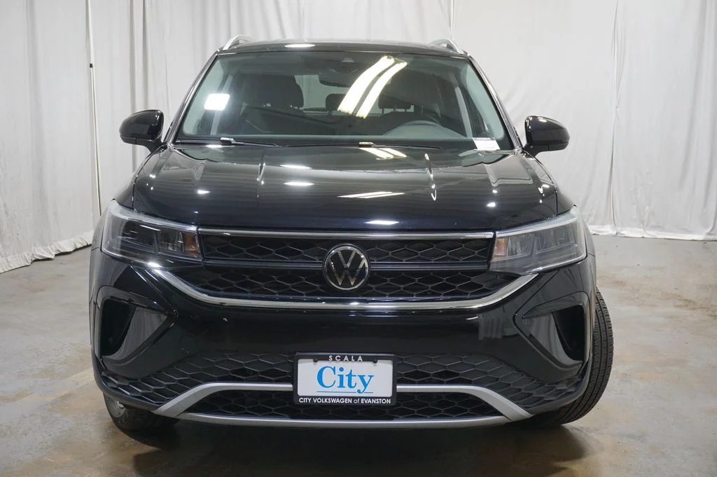 Certified Used 2023 Black Volkswagen 1.5T SE image 5