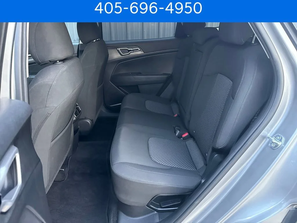 Pre-Owned 2023 Kia Sportage Hybrid LX