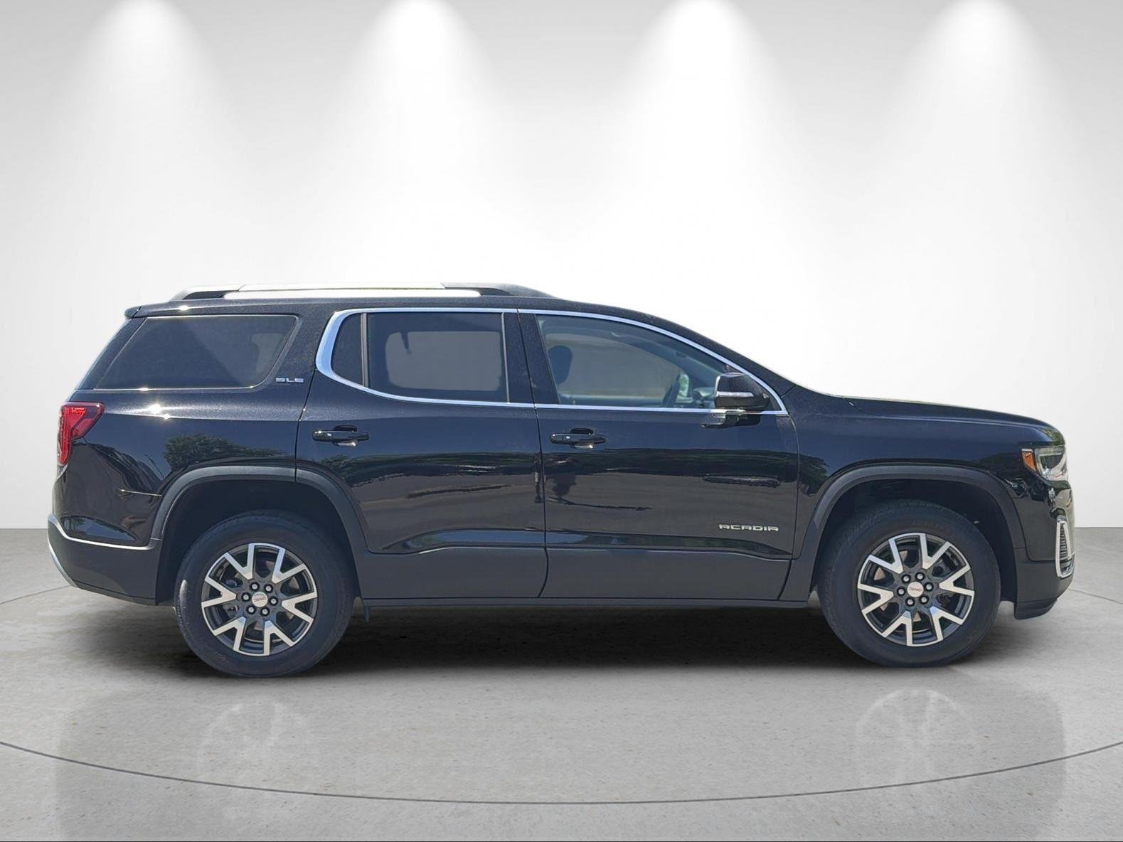 Used 2023 Ebony Twilight Metallic GMC SLE image 6