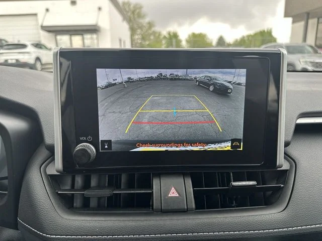 2024 Toyota RAV4 XLE - Photo 17