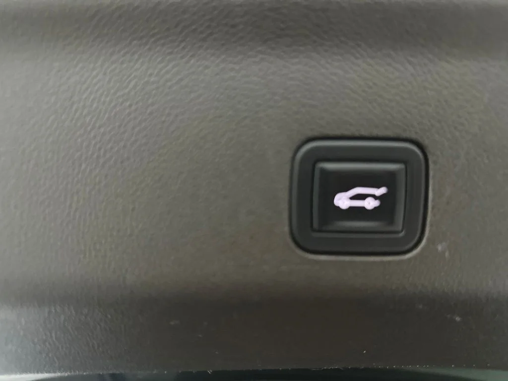 Used 2023 Blue Chevrolet Z71 image 32
