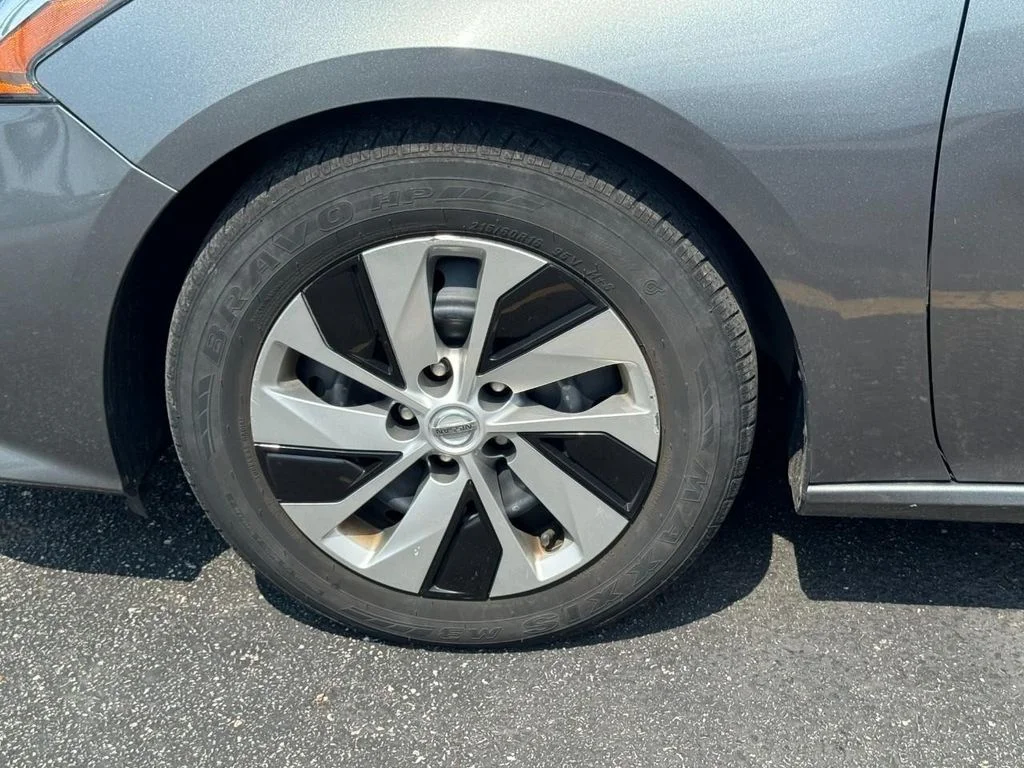 Used 2019 Gray Metallic Nissan 2.5 S image 9