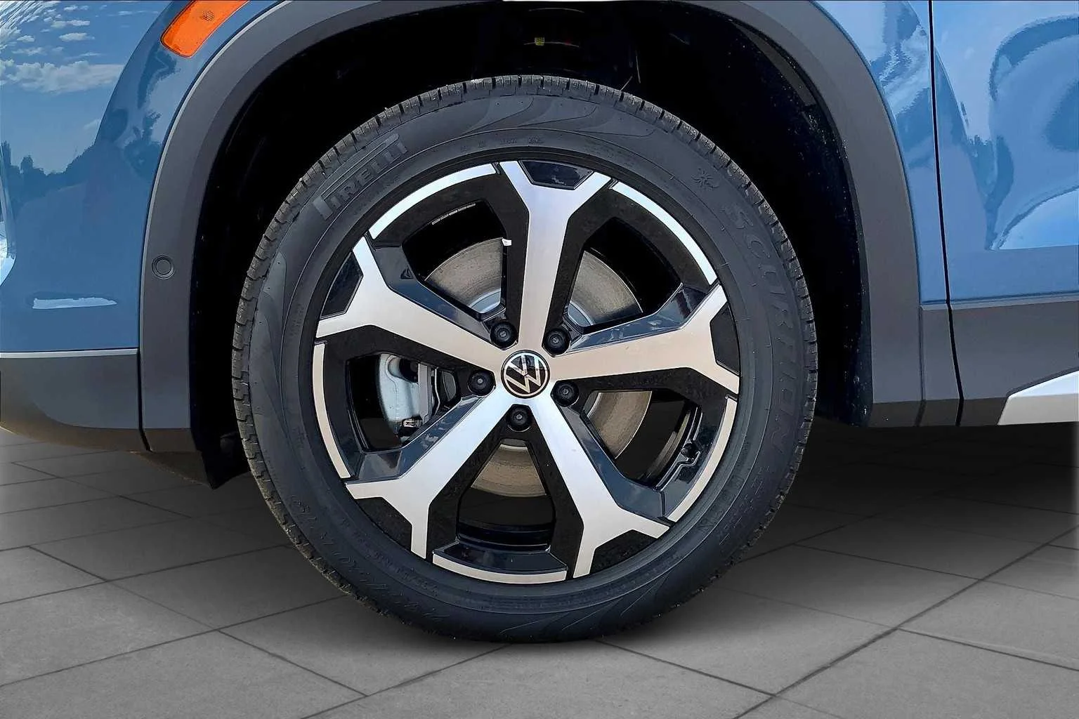 New 2025 Monterey Blue Pearl Volkswagen SE image 12