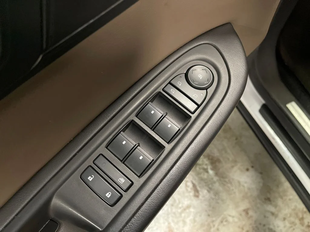 Used 2017 White GMC Limited image 16