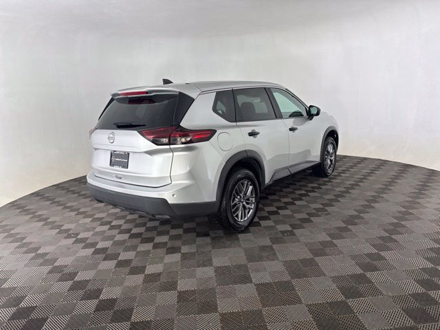 Used 2024 Silver Nissan S image 5
