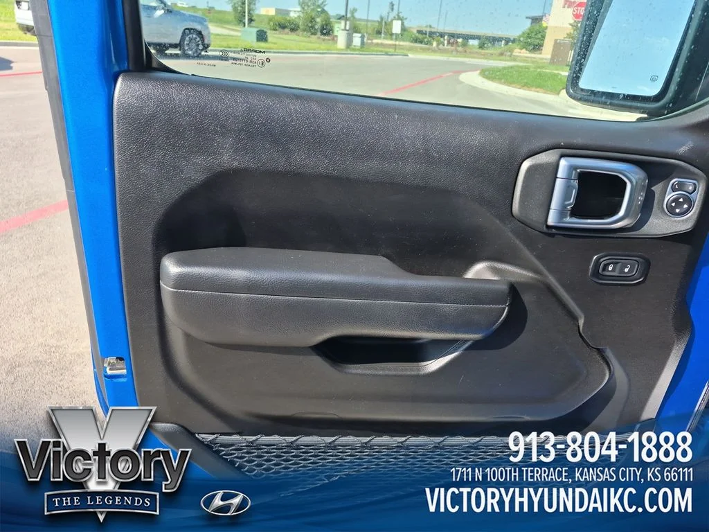 Used 2025 Blue Jeep Rubicon image 10