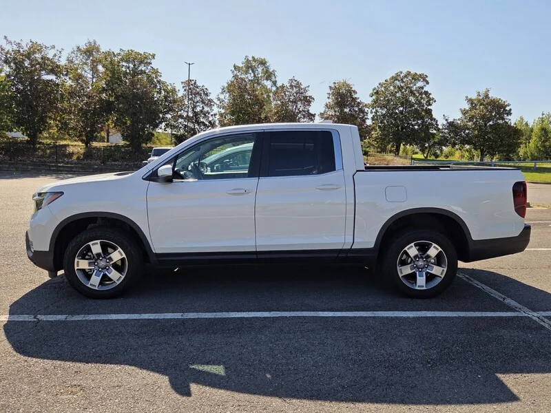 Used 2024 Platinum White Pearl Honda RTL image 2