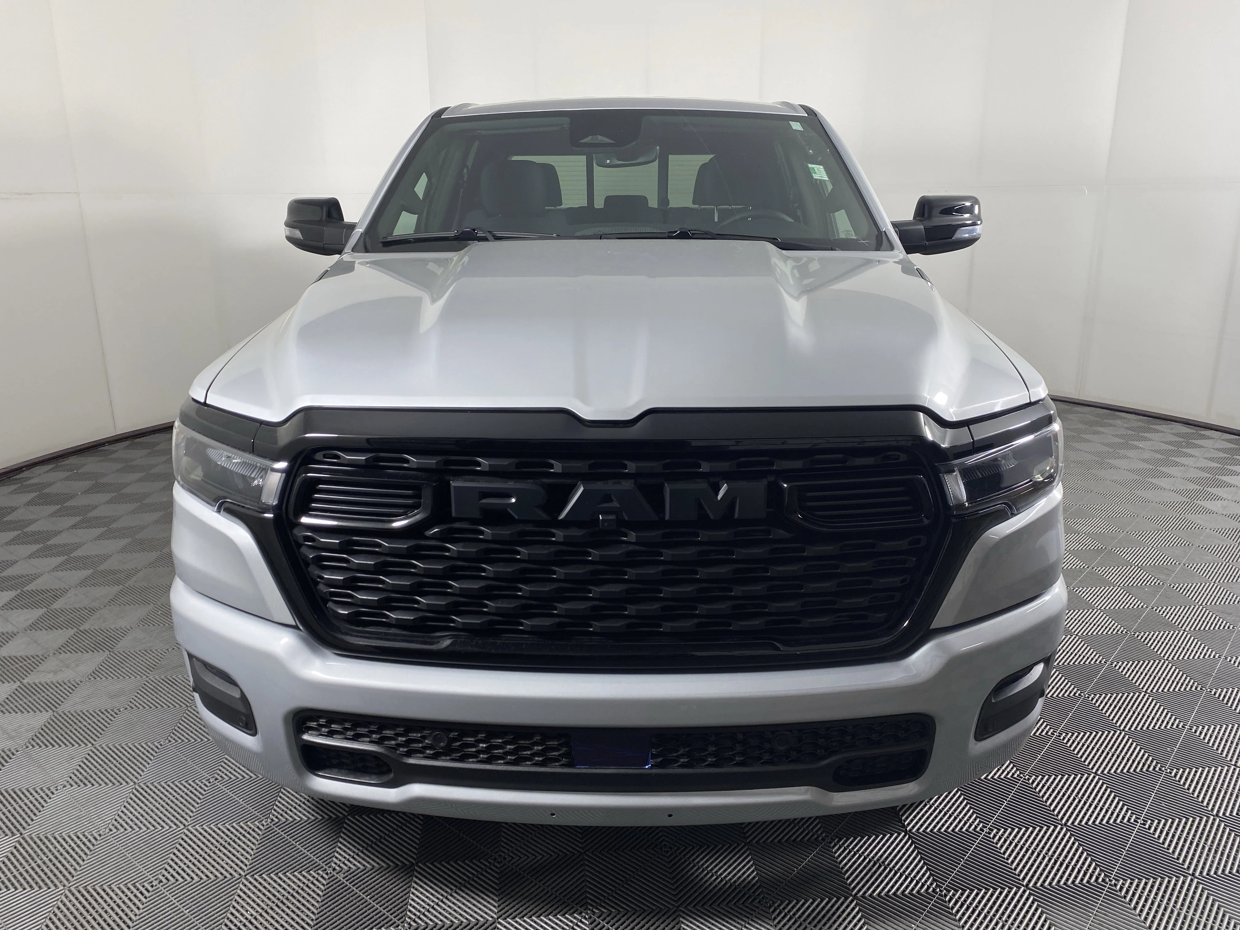 New 2026 Silver Zynith Exterior Paint RAM Big Horn/Lone Star image 11