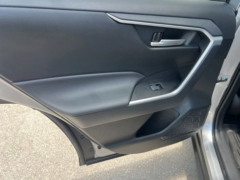 Used 2025  Toyota XLE image 51