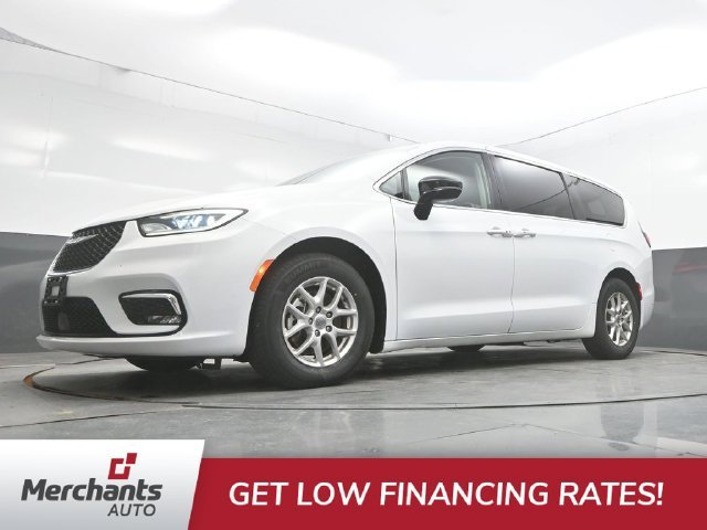Used 2024 White Chrysler Touring L image 35