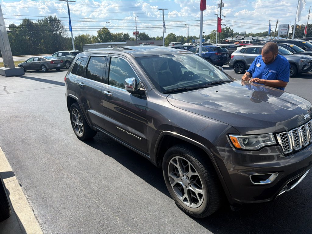 Used 2020 Granite Crystal Metallic Clearcoat Jeep Overland image 6