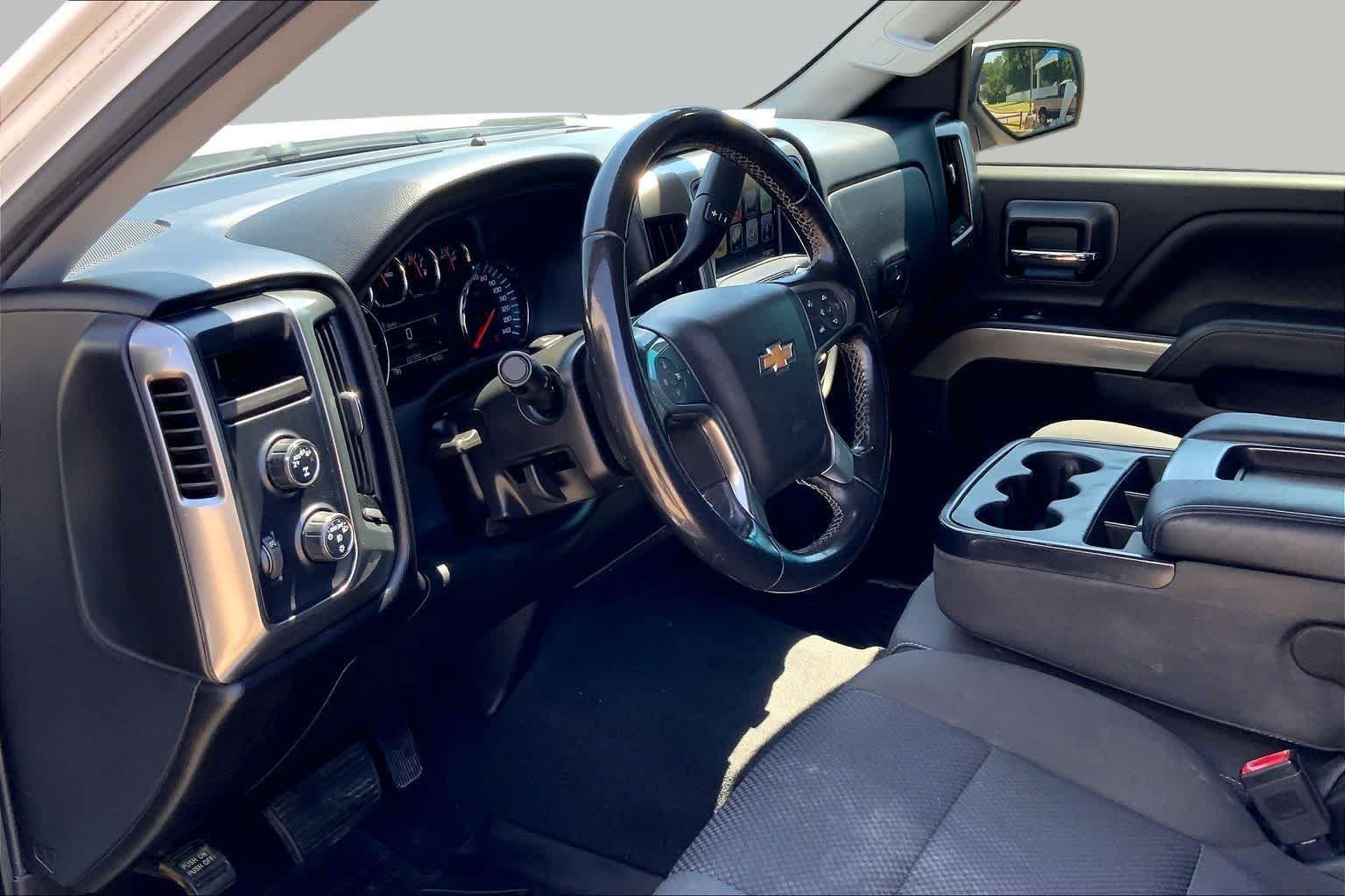 Used 2018 Summit White Chevrolet LT image 18