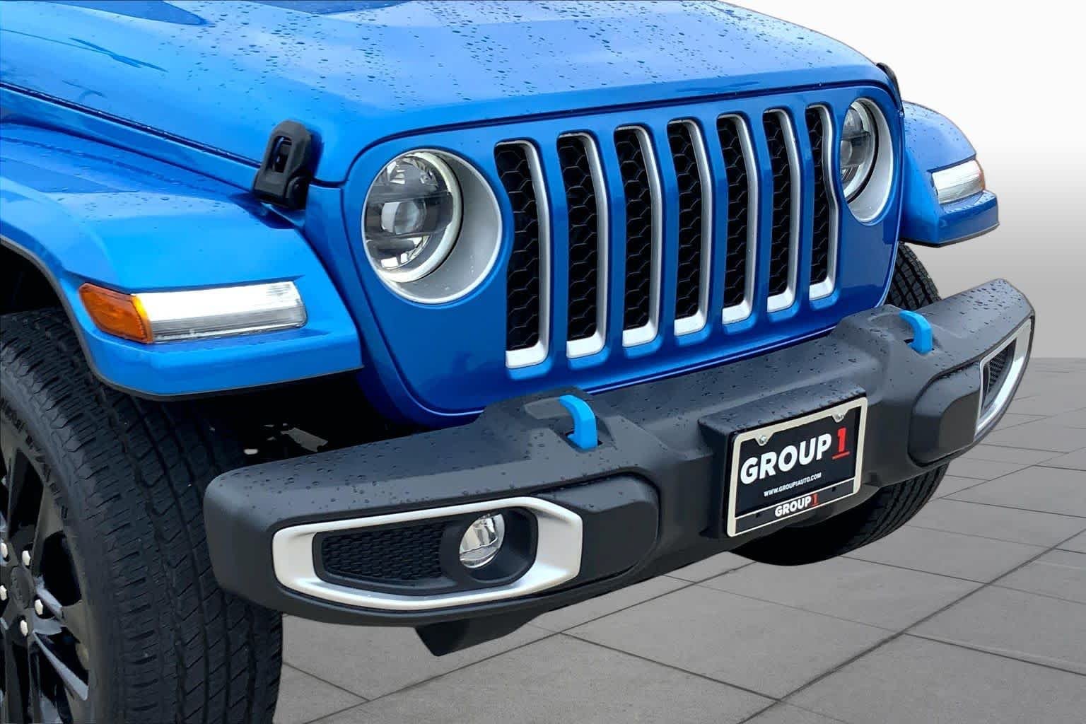 Used 2023 Hydro Blue Pearl Coat Jeep Sahara image 29