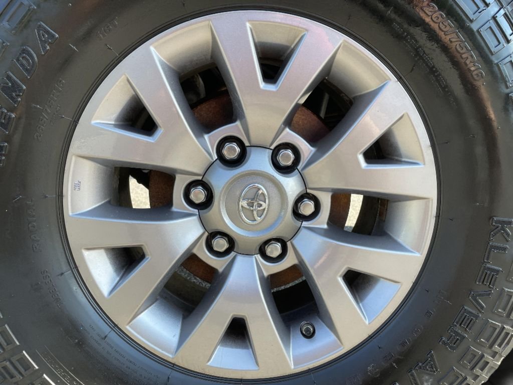 Used 2017 White Toyota SR5 image 27