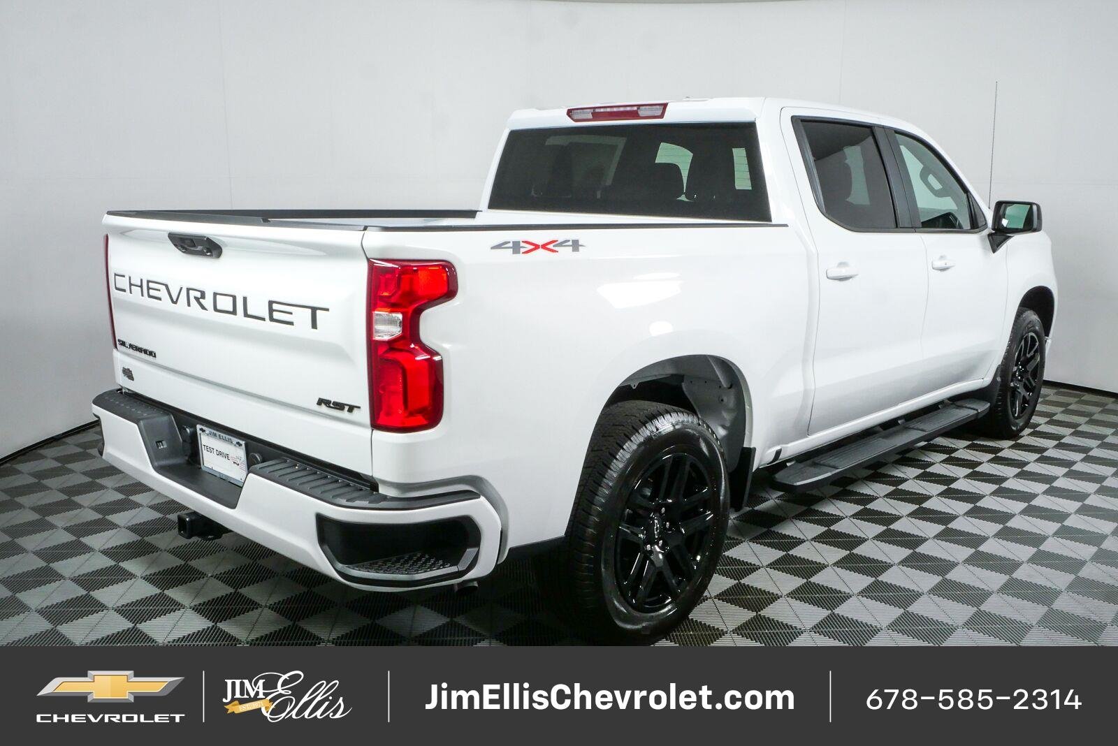 New 2026 Summit White Chevrolet RST image 3