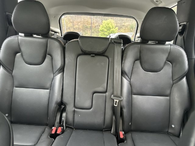 Used 2024 White Volvo B5 Core image 28