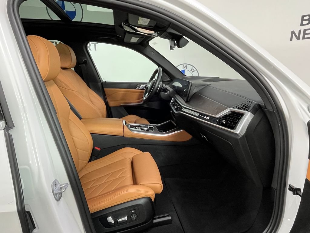 Used 2024 White BMW xDrive40i image 24