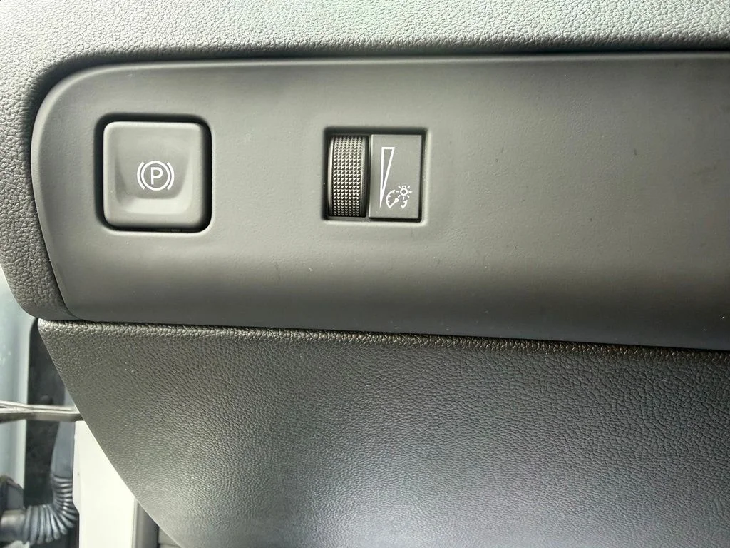 Used 2023 White Buick Essence image 11