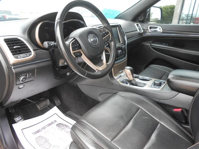 Used 2017 Granite Crystal Metallic JEEP Limited image 3