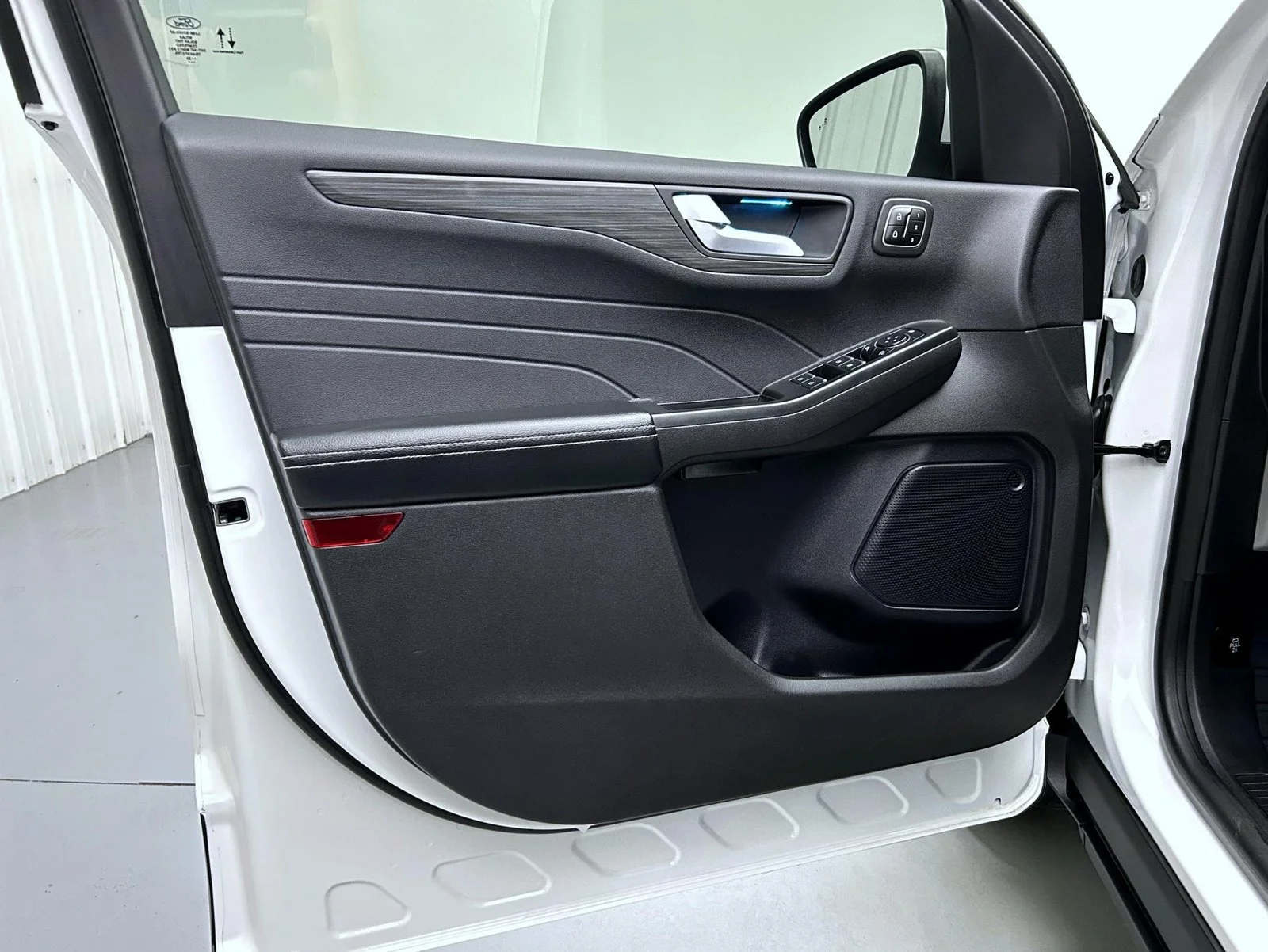 Used 2023 White Ford Platinum image 9