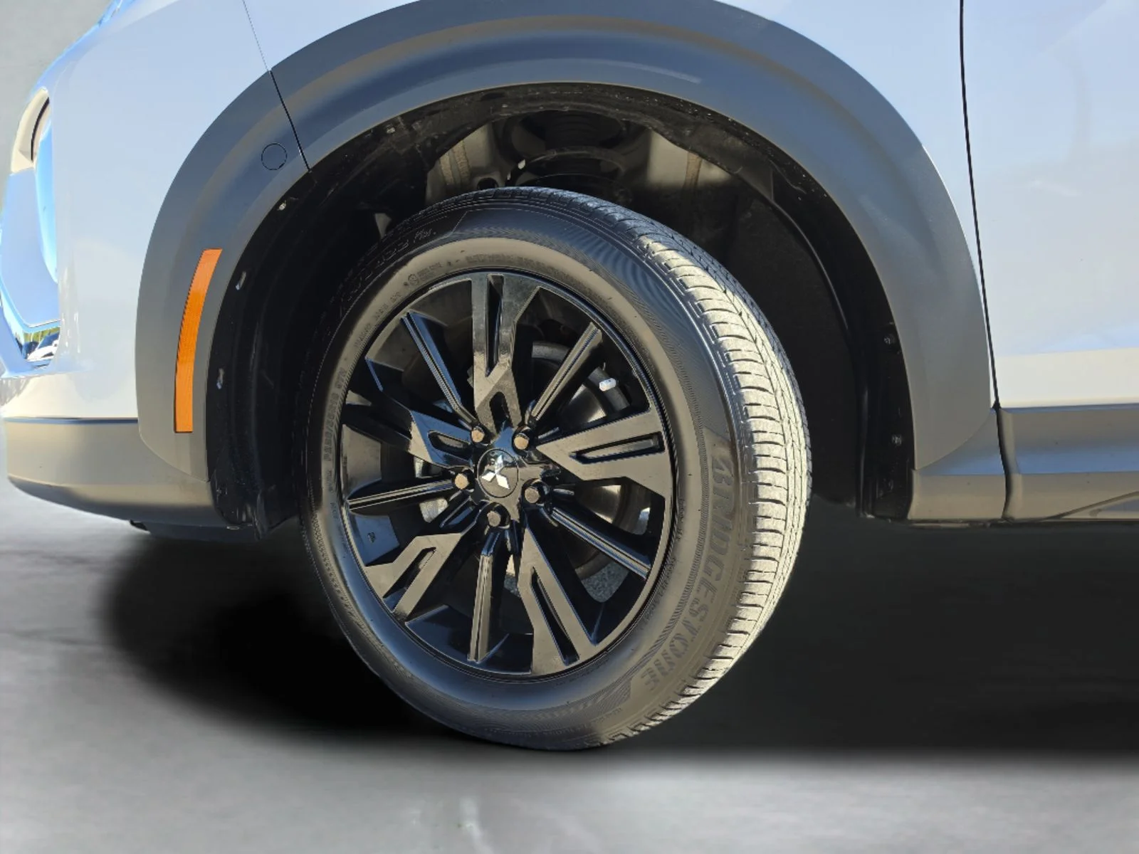 Used 2024  Mitsubishi  image 38
