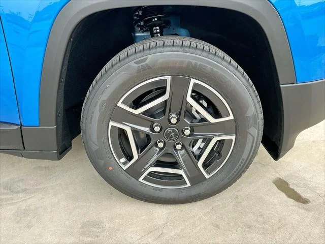 New 2026 Hydro Blue Pearl-Coat Exterior Paint Jeep Laredo image 10