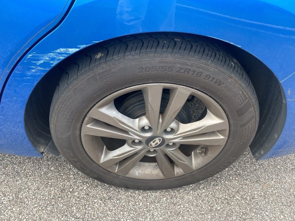 Used 2017 Electric Blue Hyundai SE image 6