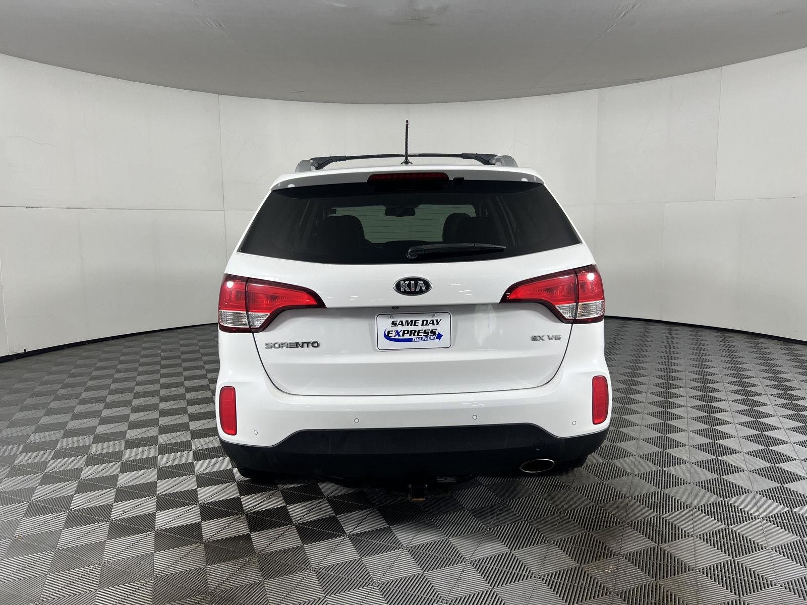 Used 2015 Snow White Pearl Kia EX image 11