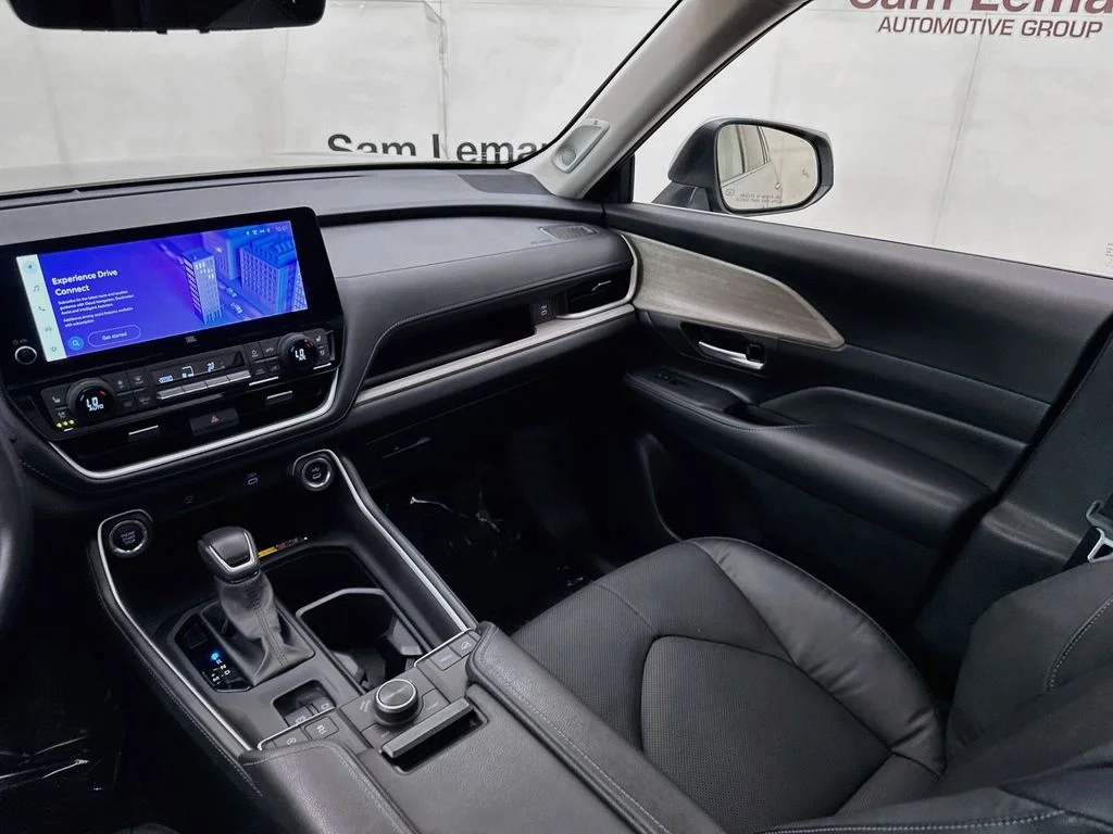 Used 2024 Silver Toyota Platinum image 24